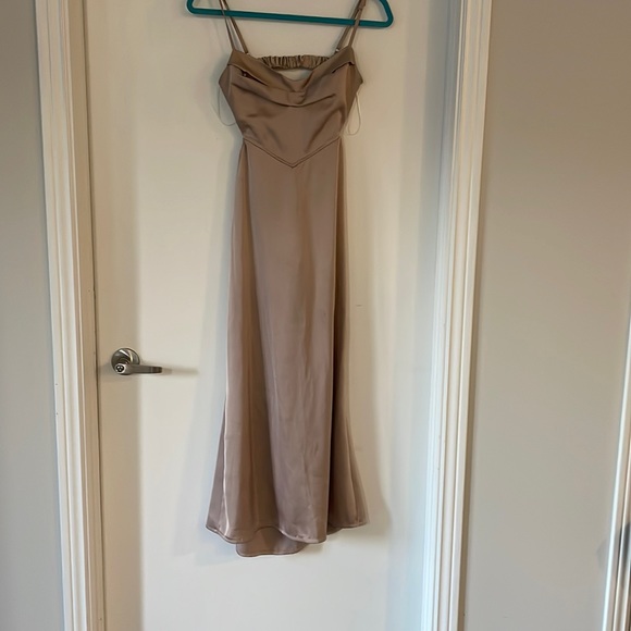 Hello Molly Dresses & Skirts - Like new. Worn once for a wedding. Super comfortable and flattering